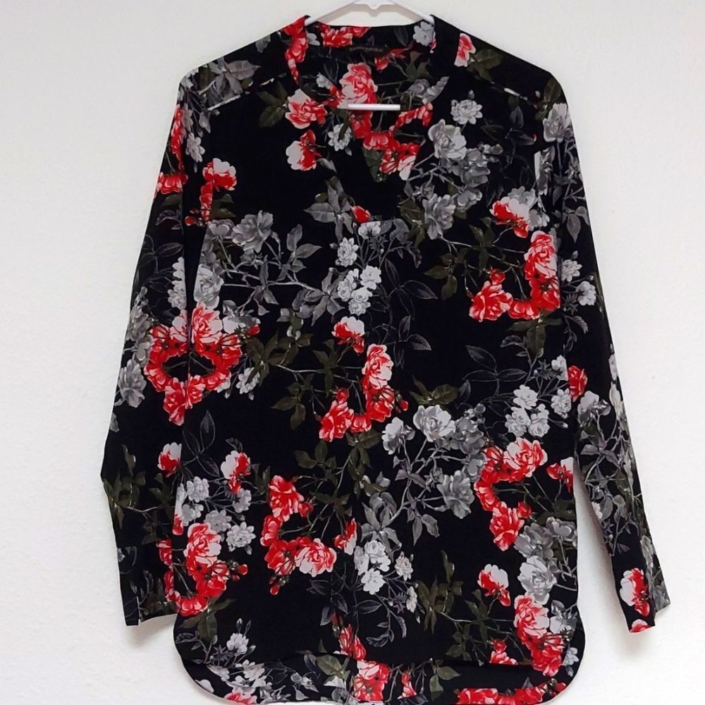 Banana Republic Red & Black Floral Long Sleeved Top Size S